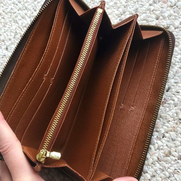 Louis Vuitton Zippy Monogram Wallet - Picture 9 of 16